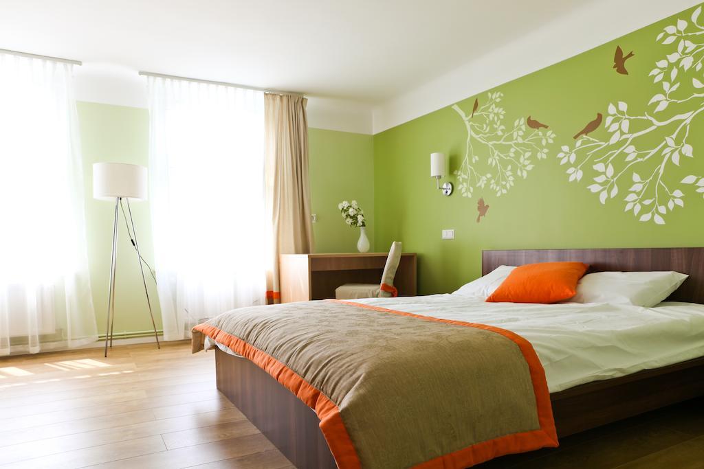 Martas Nams Hotel Ventspils Buitenkant foto