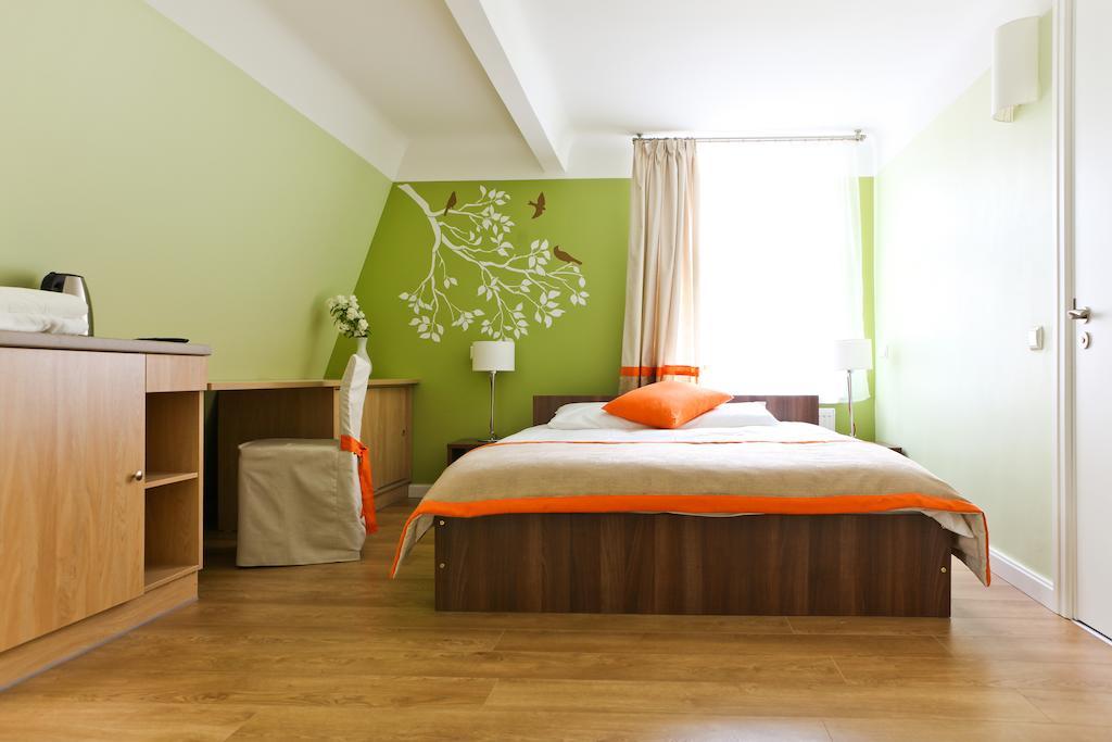 Martas Nams Hotel Ventspils Buitenkant foto