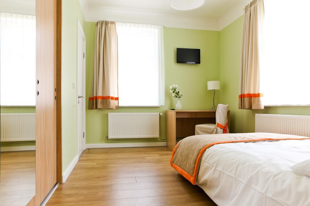 Martas Nams Hotel Ventspils Buitenkant foto