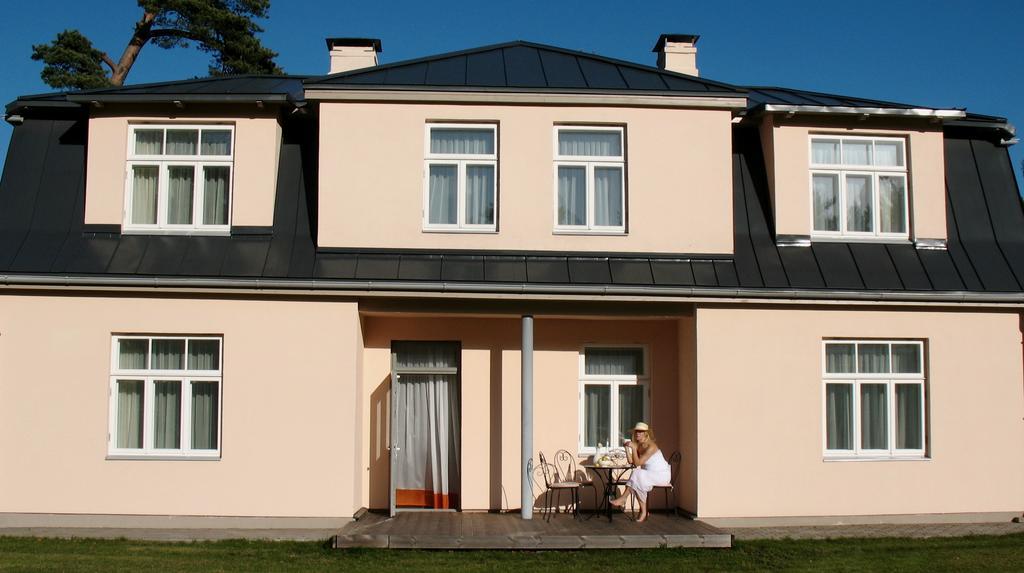 Martas Nams Hotel Ventspils Buitenkant foto
