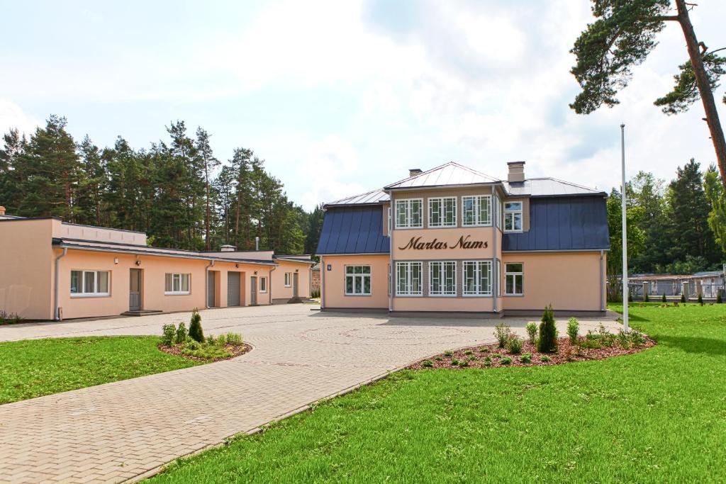 Martas Nams Hotel Ventspils Buitenkant foto